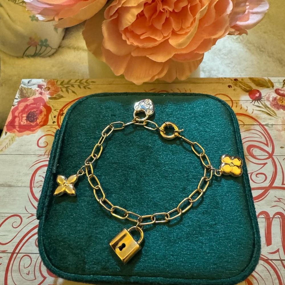 18k Real gold charm bracelet 7 inches